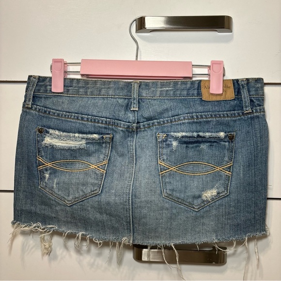 Abercrombie Y2K Micro Denim Mini Skirt - Picture 2 of 6